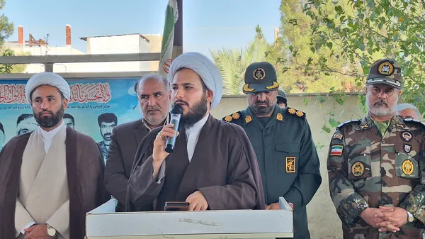 امام‌جمعه سرپل‌ذهاب: امروز نیز وظیفه ماست که پای آرمان‌ها و ارزش‌های انقلاب بایستیم