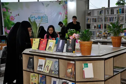 نمایشگاه کتب تخصصی خارجی در دانشگاه مازندران برپا شد