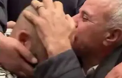 شوق دیدار پس از سال&zwnj;ها اسارت