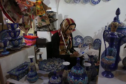 ۴۰ درصد از کارآفرینان و تسهیل&zwnj;گران بنیاد برکت را زنان و دختران تشکیل می&lrm;&zwnj;دهند