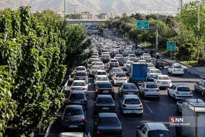 ترافیک صبحگاهی در اکثر معابر و بزرگراه&zwnj;های پایتخت / استفاده از تلفن همراه کماکان هشدار پلیس راهور به پایتخت نشینان
