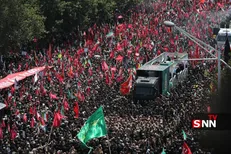 ورود پیکر مطهر رهبر شهید انقلاب به رینگ اول میدان آزادی تهران + فیلم