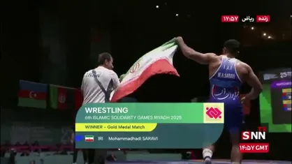 دور افتخار محمد هادی ساروی با پرچم ایران