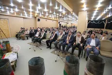کسانی که مشکلات اقتصادی را ضربه به نظام می‌دانند این خیال خام را به گور می‌برند