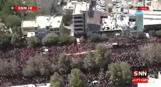 تصاویر هوایی از کاروان حامل پیکر مطهر رهبر شهید مقابل دانشگاه صنعتی شریف/ بدرقه پیکر آقای شهید در میان انبوه مردم عاشق و دلسوخته + فیلم