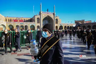 همزمان با سالروز شهادت حضرت فاطمه(س) از ساعت ۹ صبح دسته عزای خادمان و زائران حرم مطهر بانوی کرامت از مسجد امام حسن عسکری علیه السلام تا حرم مطهر حضرت معصومه سلام الله علیها برپا 