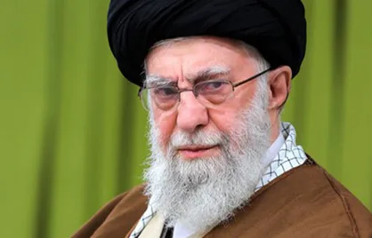 عزّت یعنی کسی دارای حالتی باشد که هیچ عامل بیگانه&zwnj;ای نتواند بر روی او اثر سوء بگذارد؛ این عزّت است