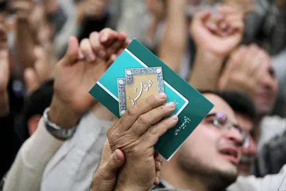 دانشجویان شهیدبهشتی دعای عرفه را در جوار مرقد مطهر عبدالعظیم&zwnj;حسنی زمزمه می&zwnj;کنند