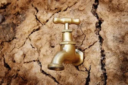 چرا کیفیت آب شهر بیرم در وضعیت بحرانی قرار دارد؟ / مسئولان گزارش نیتراته بودن آب را به مردم اعلام کنند + فیلم و عکس