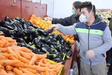 شهروندان هنگام مراجعه به میادین میوه و تره بار «حتماً» ماسک بزنند