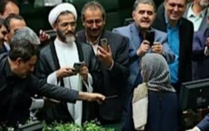 اما و اگر&zwnj;های یک حاشیه در مراسم تحلیف
