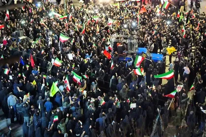 مردم کرمانشاه گوش به فرمان رهبر انقلاب+فیلم