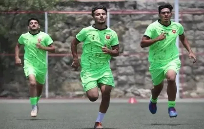 پرسپولیس دانشجویان را گلباران کرد
