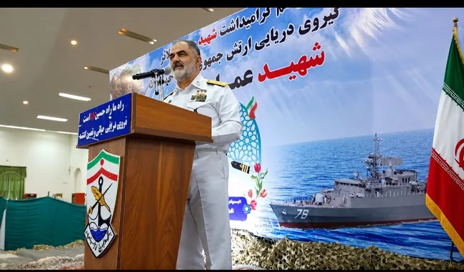 دریادار ایرانی: قدرت مردم ایران، دشمن را زمین‌گیر کرده است
