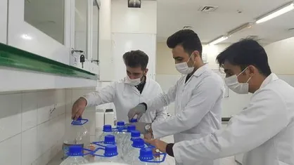 دانشجویان دانشکده داروسازی کرمان برای تولید مواد ضد عفونی کننده تلاش می&zwnj;کنند