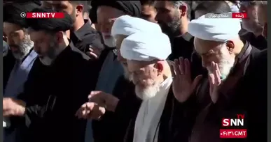 اقامه نماز بر پیکر مطهر رهبر شهید انقلاب توسط آیت الله سبحانی در مصلی تهران+ فیلم
