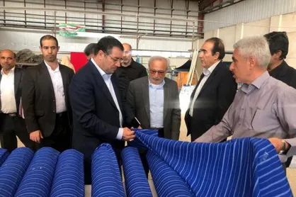 بازدید وزیر صنعت، معدن و تجارت از کارخانه بافت