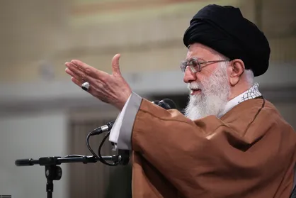 گربه&zwnj;رقصانی آمریکا علیه سپاه به جایی نخواهد رسید/ احمق&zwnj;های نظام حاکمه آمریکا در حال حرکت به سمت حضیض هستند/ سپاه در میدان مقابله سیاسی با دشمن هم پیشقدم است