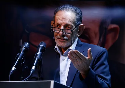 ده&zwnj;بزرگی: انقلاب اسلامی موجی پپیش&zwnj;رونده در شعر ایجاد کرد / شعرا با سرودن ترانه&zwnj;های دم دستی در فضای مجازی به ادبیات لطمه نزنند