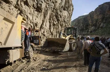 بازسازی &zwnj;جاده معمولان ـ خرم&zwnj;آباد با همکاری قرارگاه خاتم و بخش خصوصی