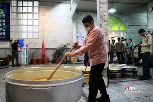 پخت و پخش نذری در شب عید غدیر خم