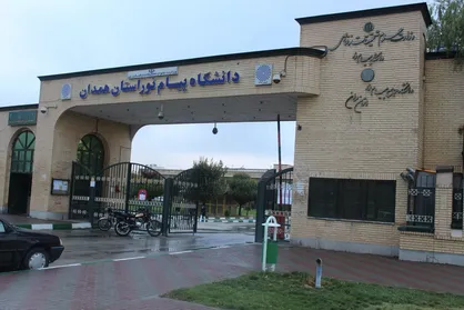 هزارتوی بروکراسی برای یک ایستگاه اتوبوس / دانشجویان پیام نور همدان برای تردد به شهر در پیچ و خم اداری گرفتار شده&zwnj;اند