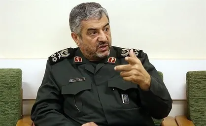فرمانده کل سپاه روز ارتش را به سرلشکر موسوی تبریک گفت