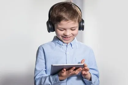 استفاده زیاد از موبایل و تبلت مهارت یادگیری را کُند می&zwnj;کند