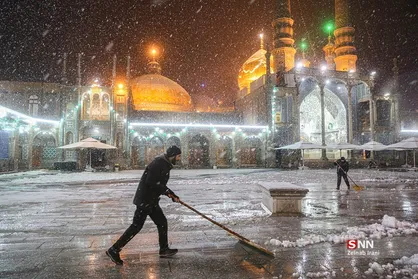 بارش برف در حرم مطهر حضرت معصومه (س)