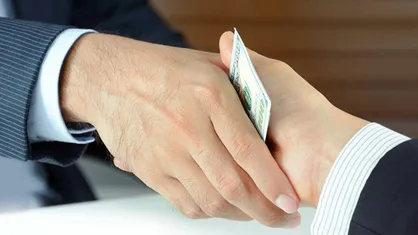 فساد و تعارض منافع / منفعت&zwnj;طلبی در نظام اداری دلیل بروز فساد