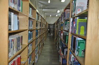 کتابخانه خوابگاه&zwnj;های دخترانه علوم پزشکی اردبیل به ۲۰۰ جلد کتاب اهدایی مجهز شد+ تصاویر