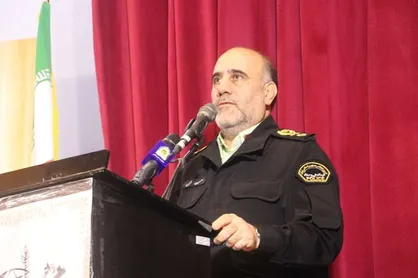 بزرگترین مبارزه با آمریکا، خدمت کردن به مردم است