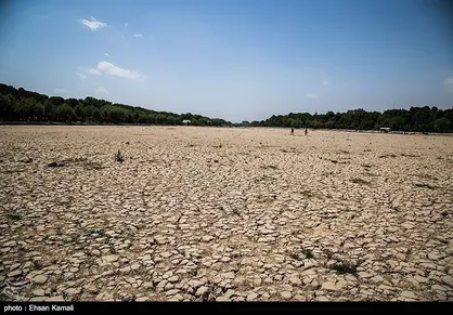 تونل گلاب در اصفهان منجر به خشکی شهر&zwnj;های مجاور می&zwnj;شود