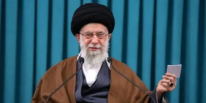 رهبر انقلاب: قاریان مراقب باشند که خودنمایی در قرائت بر بعد تذکر قرآن غلبه نکند/ تلاوت قاری باید منشا تاثیر در مستمع باشد