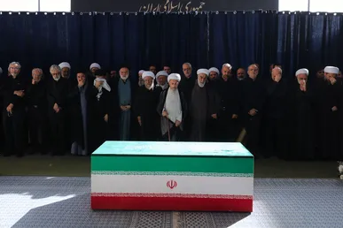 اقامه نماز بر پیکر رهبر شهید انقلاب در مصلی تهران (۳)