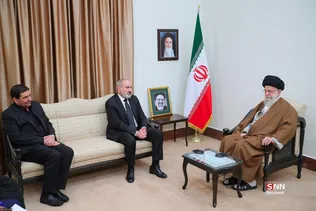 در پی درگذشت شهادت‌گونه حجت‌الاسلام و المسلمین رئیسی رئیس جمهور و همراهان ایشان، آقای نیکول پاشینیان نخست وزیر ارمنستان و هیئت همراه پیش از ظهر امروز  در دیدار با رهبر انقلاب اسلامی، به نمایندگی از دولت و ملت این کشور، این ضایعه را به حضرت آیت‌الله خامنه‌ای و ملت ایران تسلیت گفت.