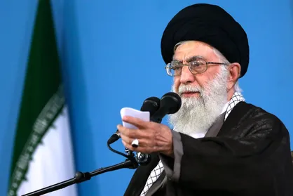 فرمان رهبر انقلاب برای یاری زلزله زدگان +عکس