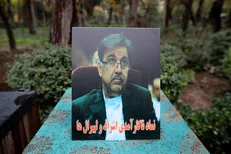 تصویر آخوندی به عنوان نماد ناکارآمدی اشراف و لیبرال‌ها رونمایی شد