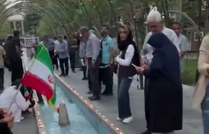 قدردانی مردم از شهدای وطن
