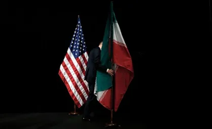حرکت هیئت ایرانی به محل برگزاری سومین دور مذاکرات غیر مستقیم ایران و آمریکا + فیلم
