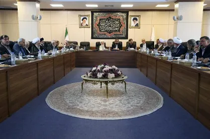 مسئولان و نخبگان با شناسایی دقیق معضلات جامعه، آن&zwnj;ها را رفع کنند