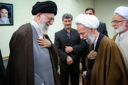 نامه جمعی از شاگردان آیت&zwnj;الله مصباح به رهبر انقلاب / راه آیت&zwnj;الله مصباح را تا رسیدن به اهداف عالیه انقلاب ادامه میدهیم
