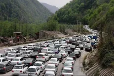 کندوان از ساعت ۱۷ امروز یک‌طرفه می‌شود / تردد پرحجم خودرو در محور هراز و جاده چالوس