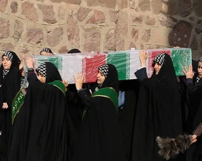 پیچیدن عطر شهدا در دانشگاه حضرت زینب کبری (س) همدان+فیلم