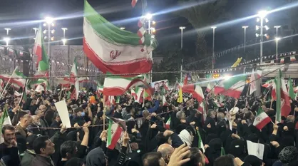 بار دیگر دیار میرزا کوچک بر عهد خود ایستاد/سی شب ایستادگی مردم رشت در میدان در حمایت از آرمان&zwnj;های شهدا+فیلم