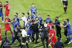 واضح‌ترین تصویر از مشت شدید غلامپور به بازیکن پرسپولس در دربی + عکس