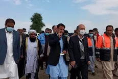 بازدید میدانی وزیر نیرو از مناطق سیل‌زده ‌بلوچستان/ محرابیان: معادل ۲.۵ سال بارش باران داشتیم