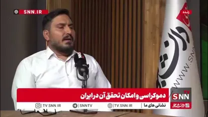 طرح موزائیکی و پرچم&zwnj;های بزرگ روی سکوهای ورزشگاه توسط هواداران استقلال به اهتزاز درآمد