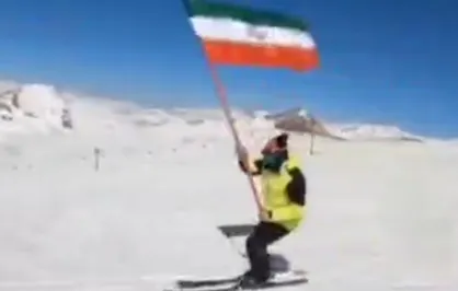 اهتزاز پرچم سه&zwnj;رنگ ایران در پیست اسکی توچال