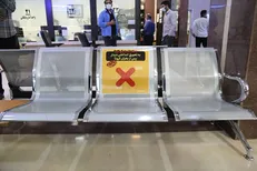 نصب علائم آموزشی رعایت فاصله‌گذاری اجتماعی در مجموعه بهشت زهرا (س)